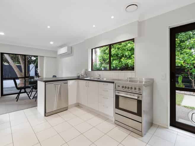 2/22 Beaumaris Way, Conifer Grove