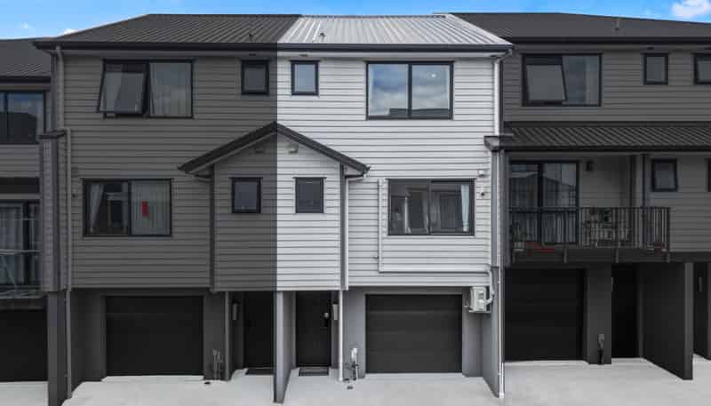 10 Peony Mews, Oteha
