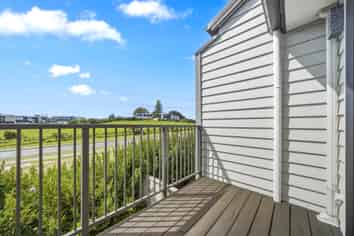 10 Peony Mews, Oteha