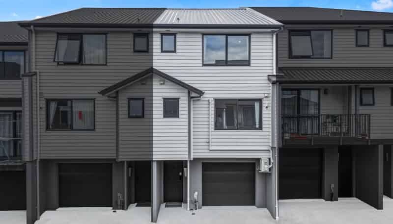 10 Peony Mews, Oteha