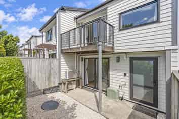 10 Peony Mews, Oteha