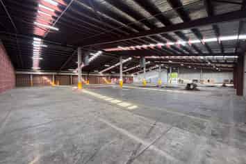 High Profile Warehouse with Dual Roller Access