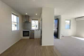 2/33  Dickens Street, Addington