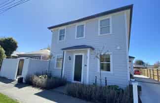 2/33  Dickens Street, Addington