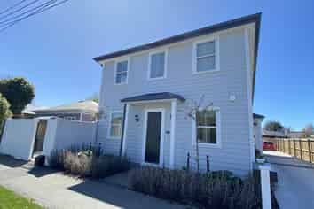 2/33  Dickens Street, Addington