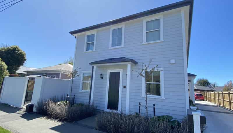 2/33  Dickens Street, Addington