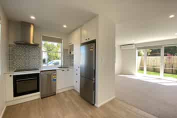 2/33  Dickens Street, Addington