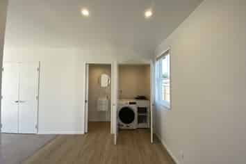 2/33  Dickens Street, Addington