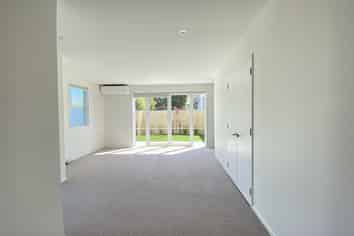 2/33  Dickens Street, Addington