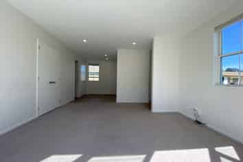 2/33  Dickens Street, Addington