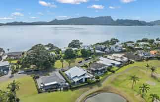 13 Barbados Way, One Tree Point