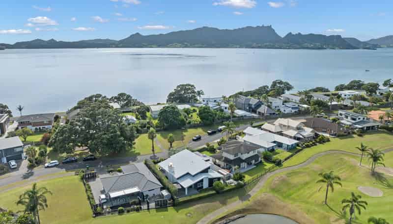 13 Barbados Way, One Tree Point