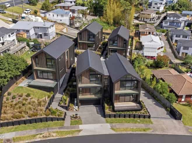 34, 34A an Weetman Drive, Browns Bay