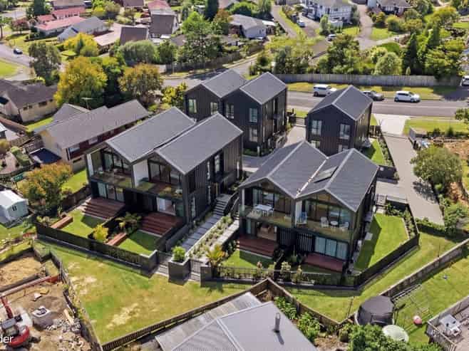 34, 34A an Weetman Drive, Browns Bay