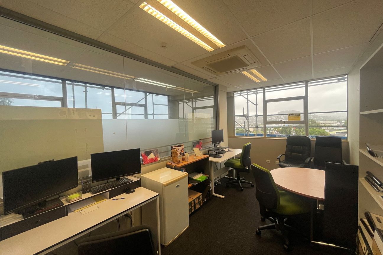 400sqm Refurbished office space - Mehr