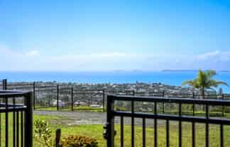 519A East Coast Road, Murrays Bay