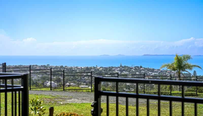 519A East Coast Road, Murrays Bay