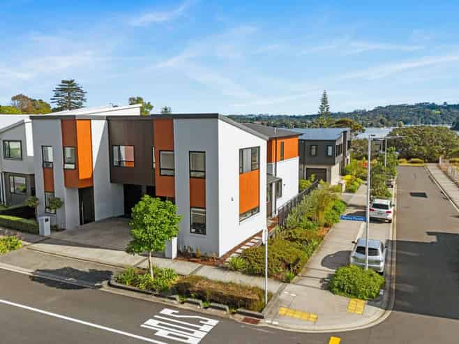 24 Marine Parade, Hobsonville