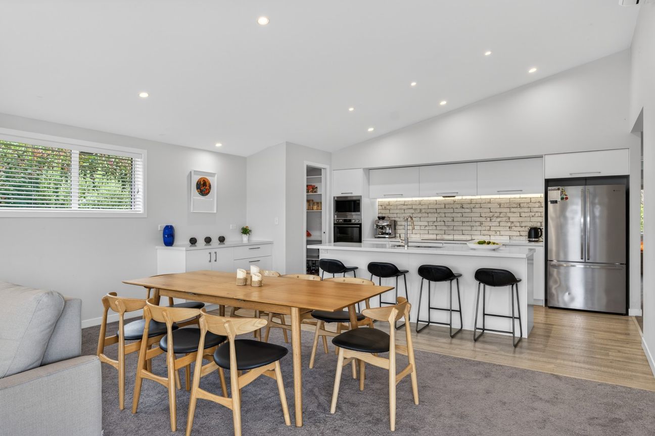 Modern coastal living with pool and gym access - Aanzicht 4