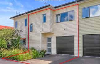 37/11 Ray Small Drive, Papakura