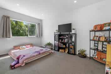 37/11  Ray Small Drive, Papakura