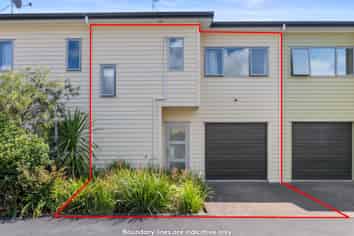 37/11  Ray Small Drive, Papakura