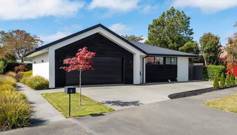 6 Seneca Place, Burwood