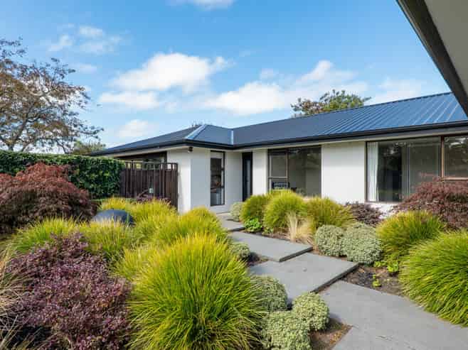 6 Seneca Place, Burwood