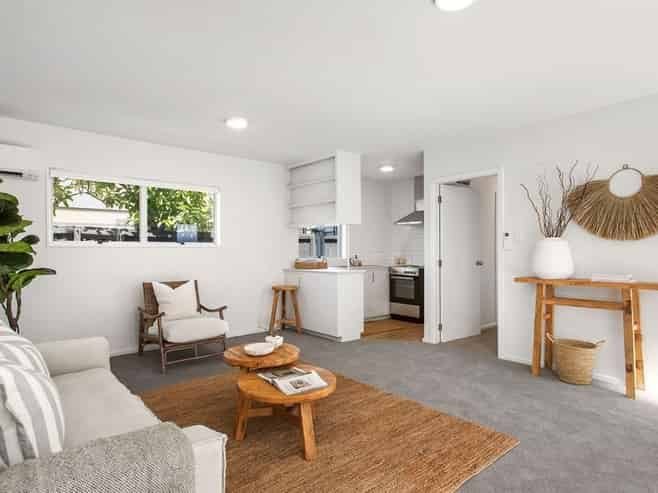 2/409 Gloucester Street, Linwood