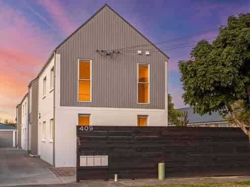 2/409 Gloucester Street, Linwood