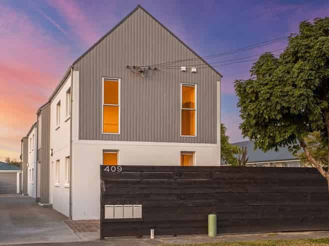 2/409 Gloucester Street, Linwood