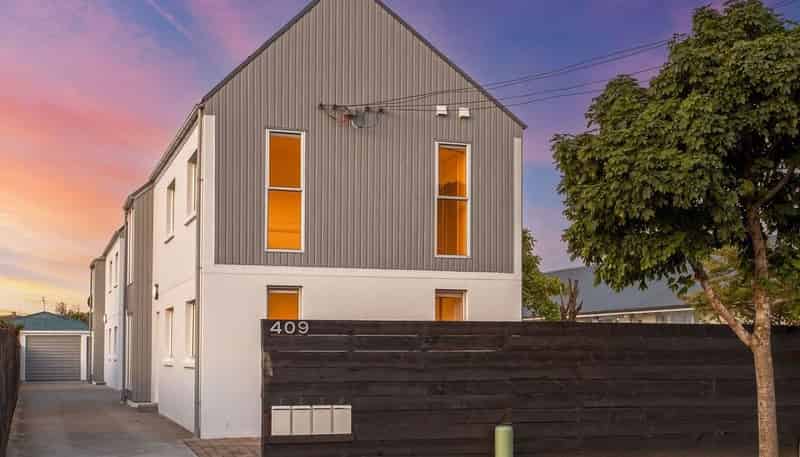 2/409 Gloucester Street, Linwood