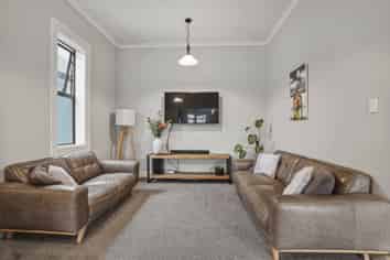 2 Baker Street, Caversham