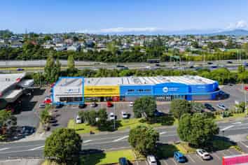 High-Exposure Wairau Showroom