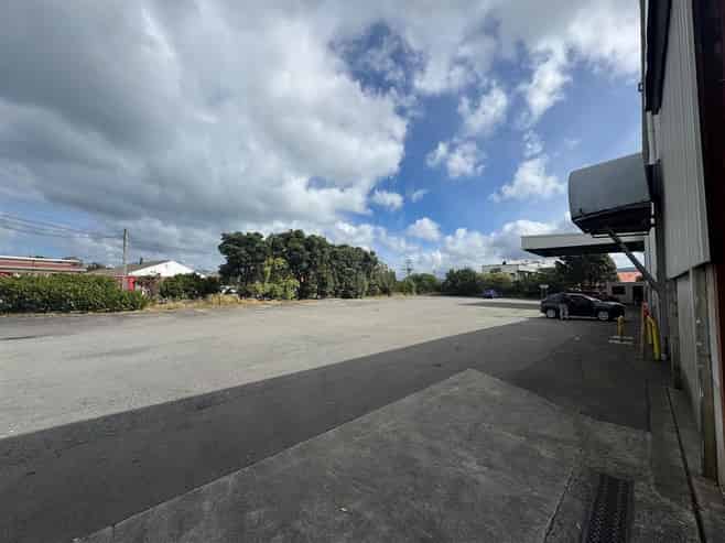 High Stud Warehouse in Central Location