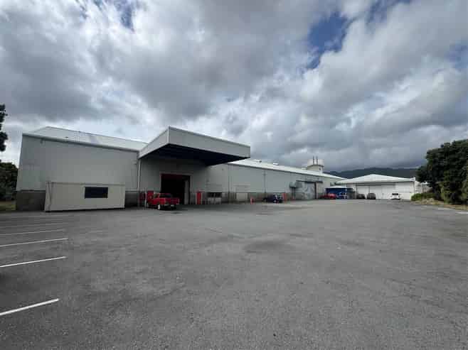 High Stud Warehouse in Central Location