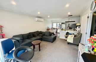 13D Graeme Avenue, Mangere East