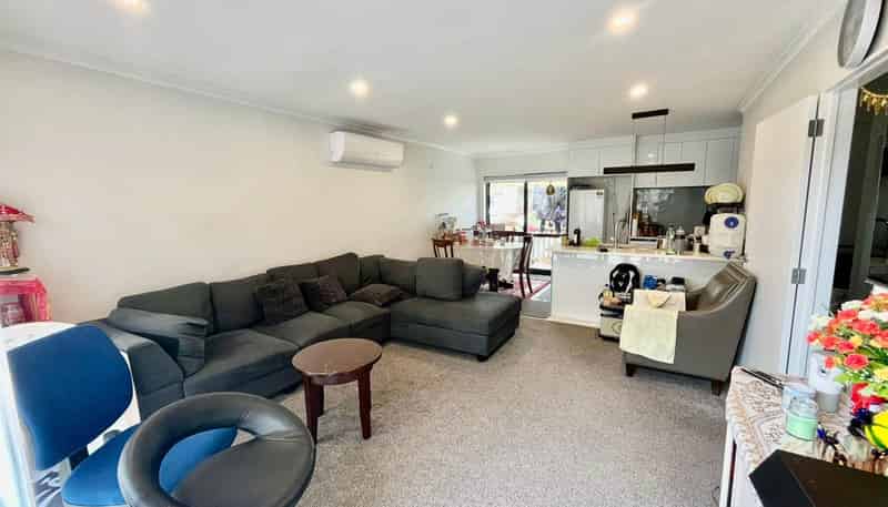 13D Graeme Avenue, Mangere East