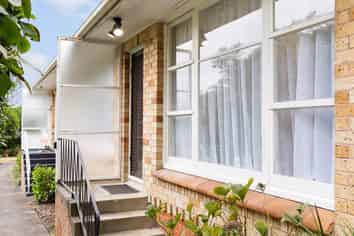 2/10 Mears Place, Epsom