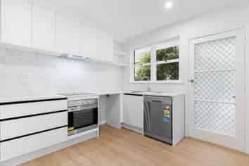 2/10 Mears Place, Epsom