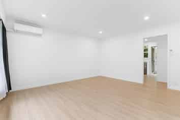 2/10 Mears Place, Epsom