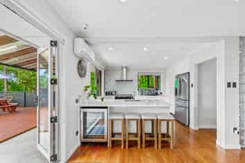 9 Burnham Road, Waitakere