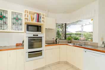 13 Bishops Close, Greenmeadows