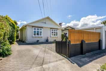 14 Bristol Square, Hutt Central