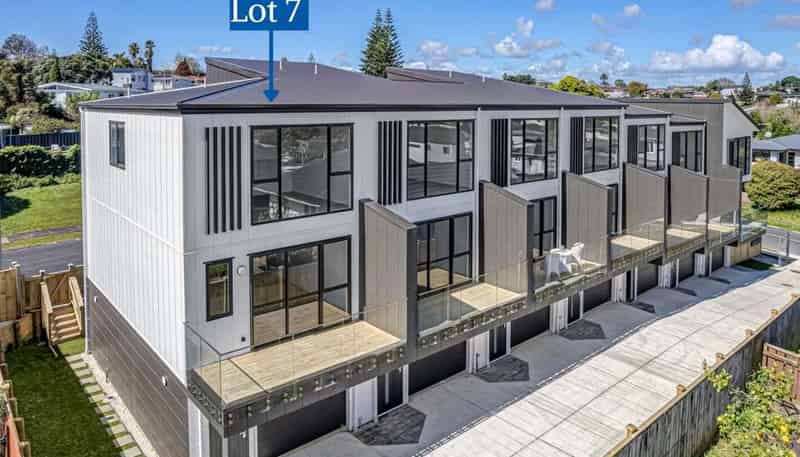  7/27 Carole Crescent, Pakuranga