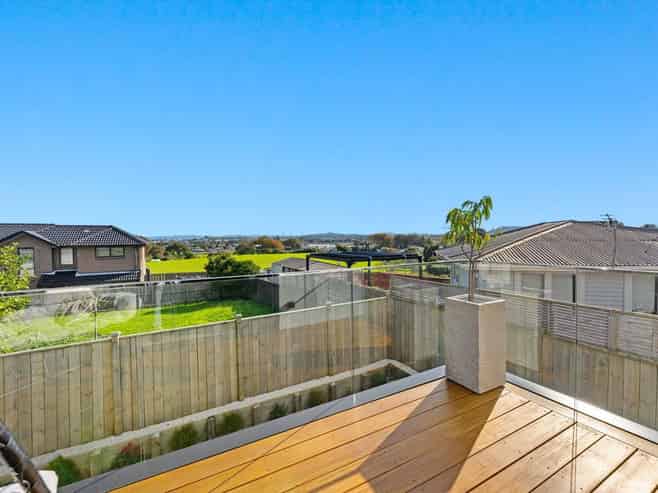  7/27 Carole Crescent, Pakuranga