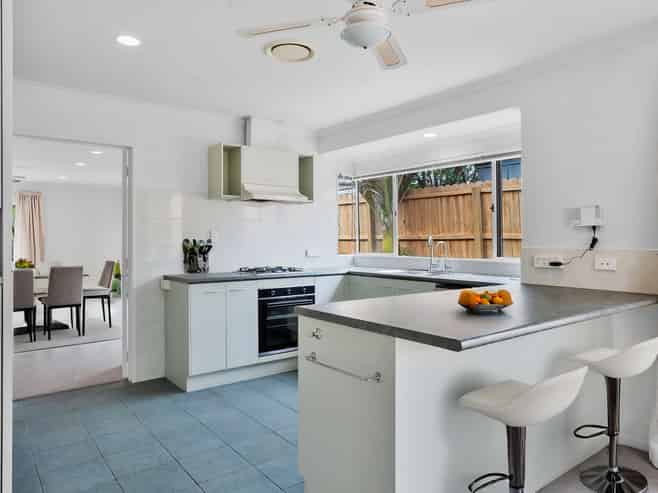 8 Hagen Close, Golflands