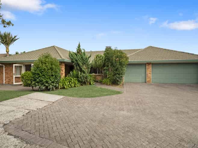 8 Hagen Close, Golflands