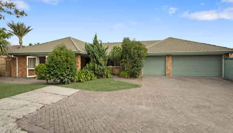 8 Hagen Close, Golflands