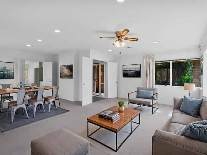 8 Hagen Close, Golflands